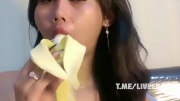 Bokep Host Syantik Lepas Baju Telanjang Isap Anu Dream