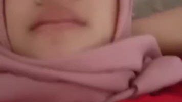 Bokep Jilbab – Mbak Diva Ukhti di Suruh Telanjang Mesum di Rumah Kosong