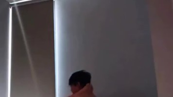 Ngentot Dengan Pacar Sambil Nonton Jejak Si Gundul